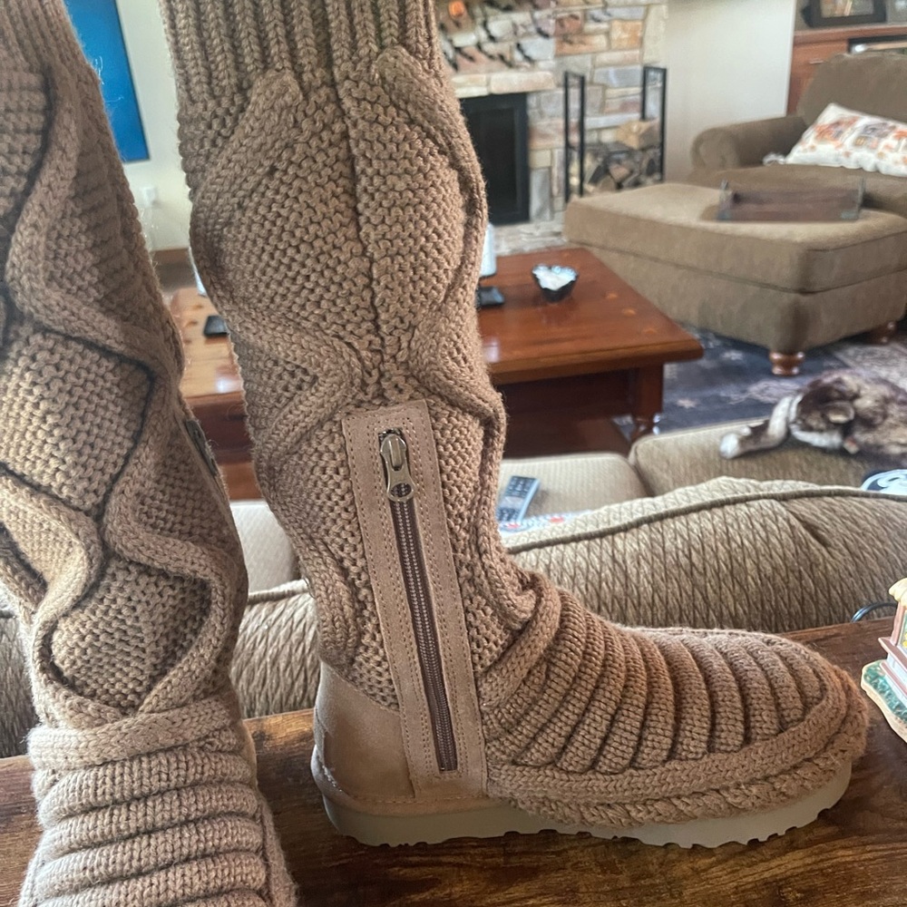 Brand New never worn UGG Tan Knit Winter Boots - Picture 4 of 4